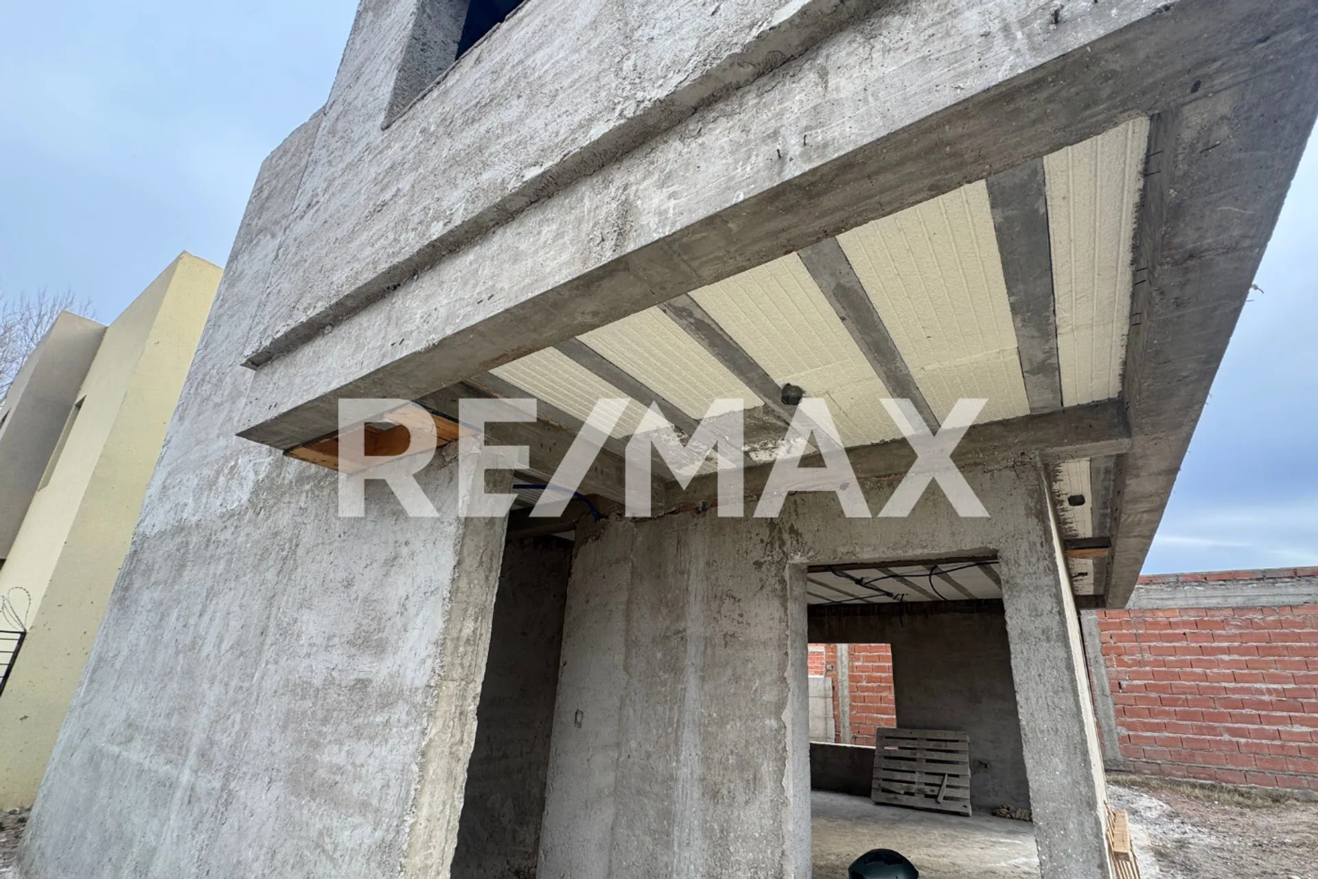VENTA DUPLEX A TERMINAR I B° VILLA LIDA I PLOTTIER foto 2