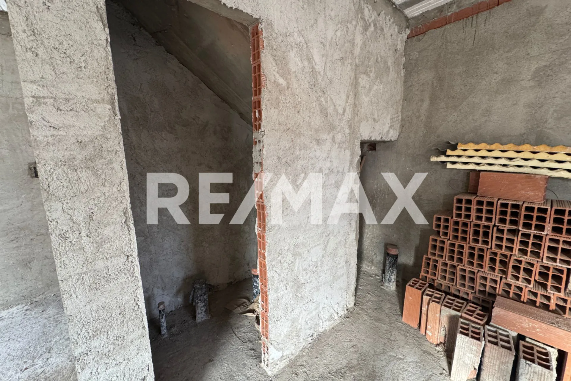 VENTA DUPLEX A TERMINAR I B° VILLA LIDA I PLOTTIER foto 4