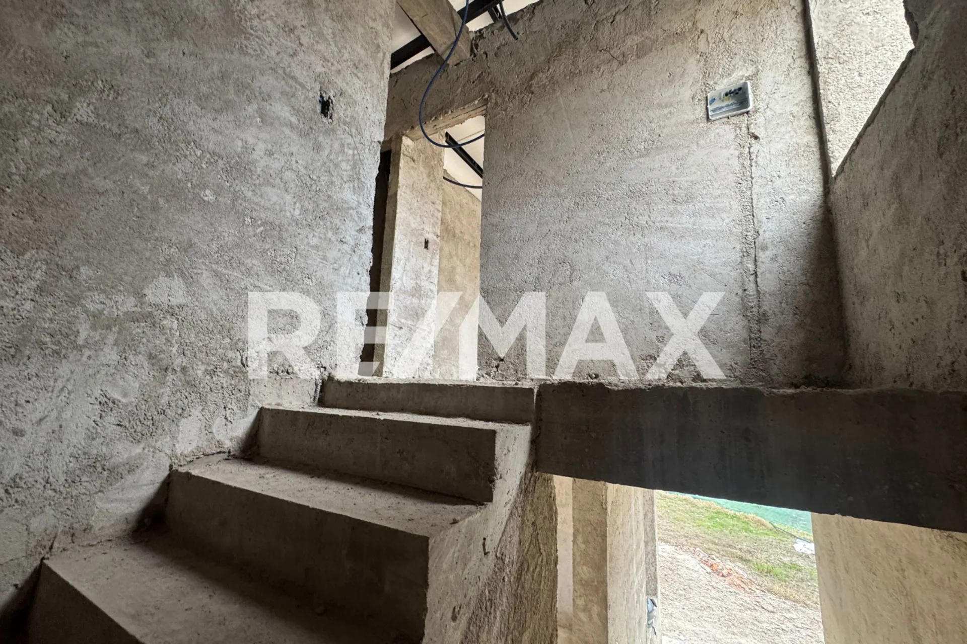 VENTA DUPLEX A TERMINAR I B° VILLA LIDA I PLOTTIER foto 5