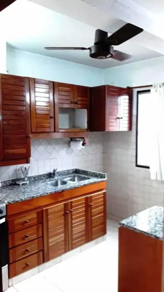 CASA DE 4 AMBIENTES CON PATIO Y COCHERA EN EXCELENTE ESTADO foto 3