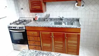 CASA DE 4 AMBIENTES CON PATIO Y COCHERA EN EXCELENTE ESTADO foto 4