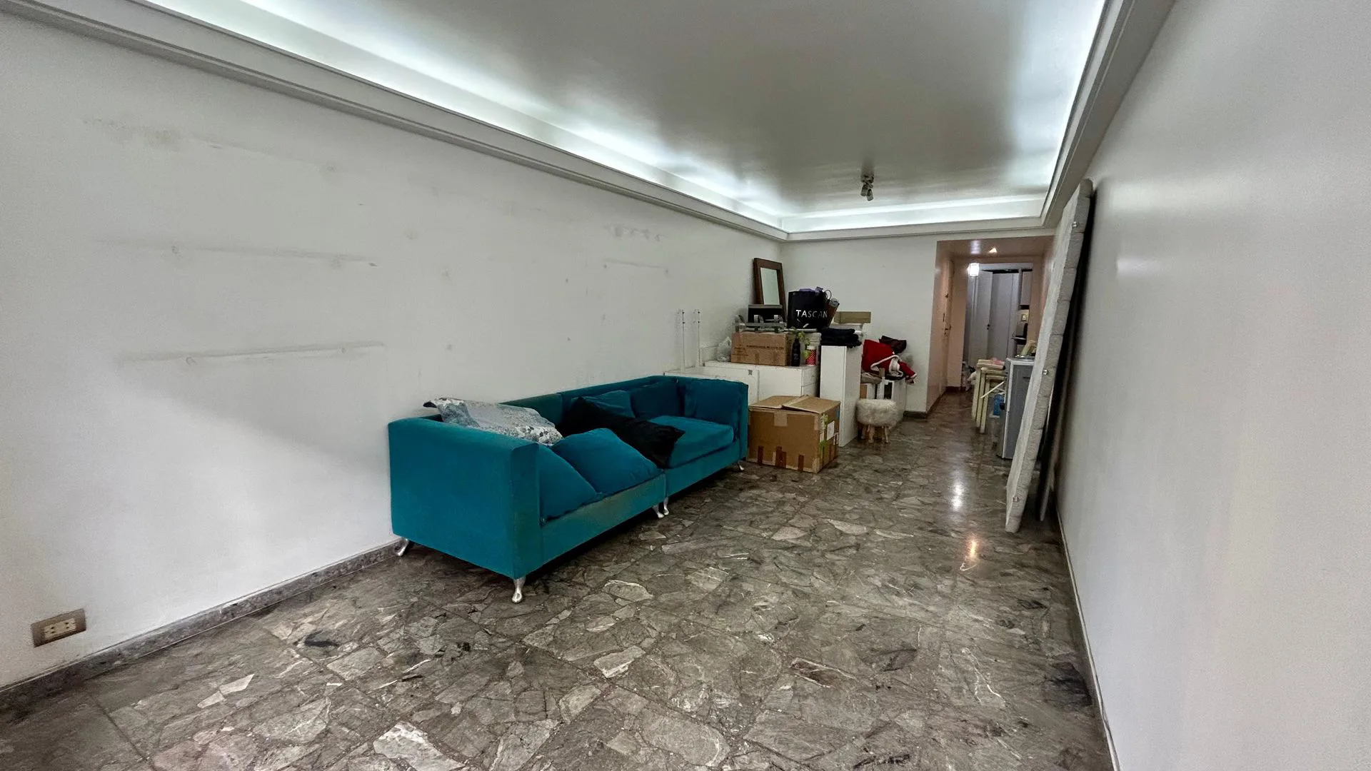 VENTA DPTO 4 AMBIENTES + DEPENDENCIA + COCHERA foto 4