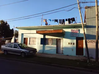 Dos Locales 2 departamentos y galpon de 100 mts cuadrados a media cuadra de Ruta 197 foto 5