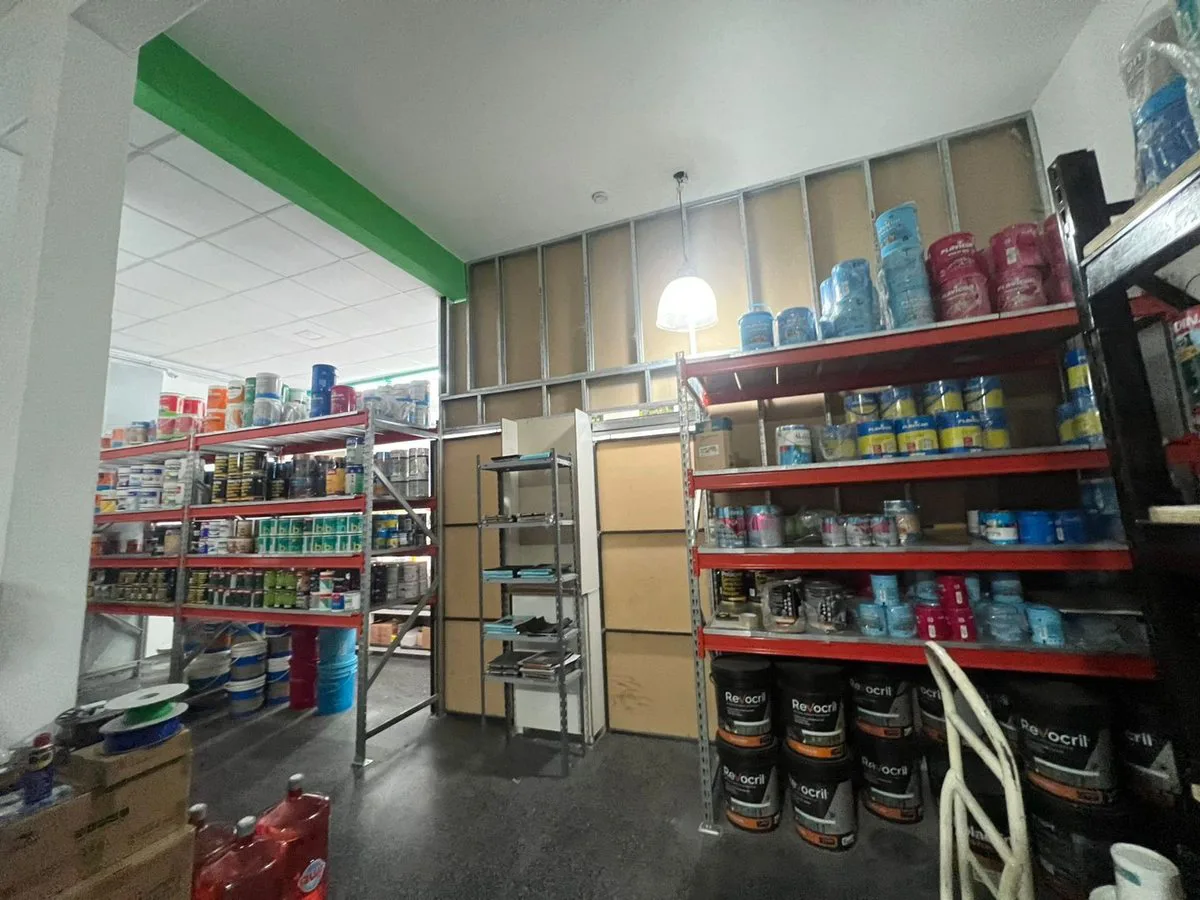 Local Comercial Venta sobre Av. Hipólito Yrigoyen foto 4