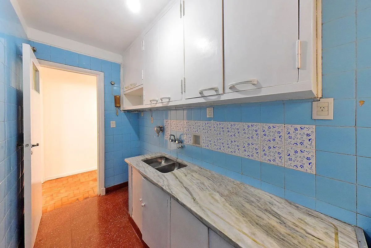 VENTA DEPTO FLORES CON RENTA 3 AMB  CON BALCÓN foto 2