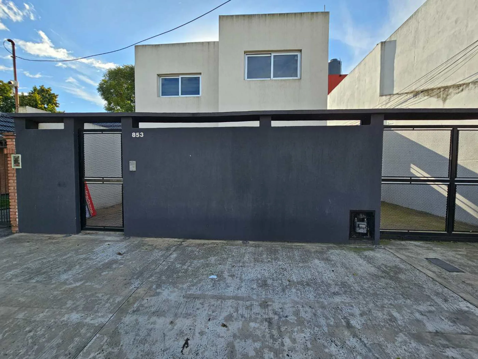 VENTA CASA 5 AMBIENTES CON PILETA QUINCHO MORON foto 2