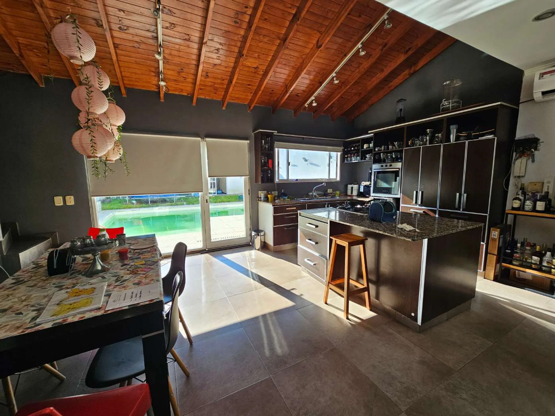 VENTA CASA 5 AMBIENTES CON PILETA QUINCHO MORON foto 4