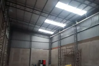 Excelente galpón en alquiler foto 3