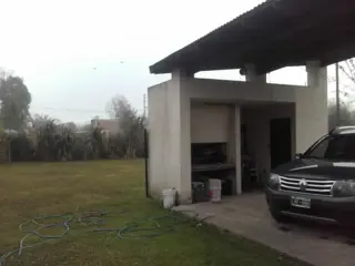 CASA CON JARDIN Y PILETA EN FRANCISCO ALVAREZ foto 2