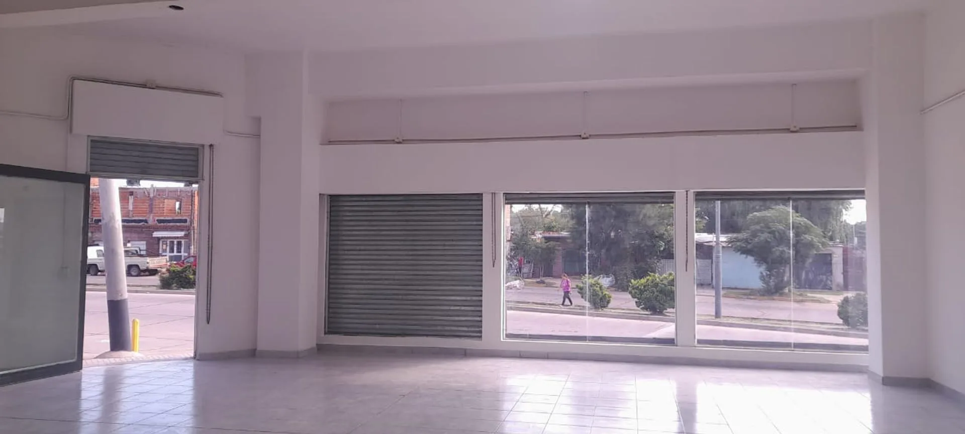 LOCAL COMERCIAL EN VENTA foto 2