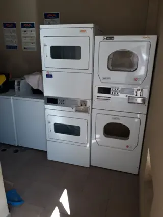 Monoambiente Corrientes al 6400 con cochera piso 9 vista a parque Pileta SUMA Laundry foto 1