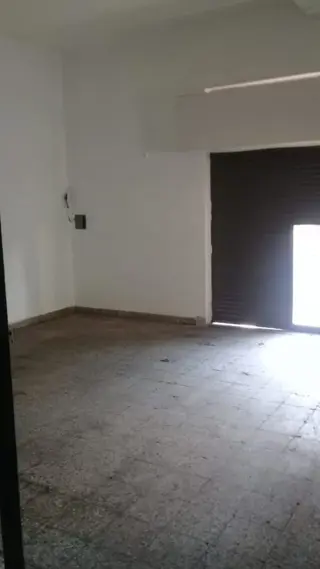 Local Comercial de 50 metros cuadrados con trifasica, a 500 metros de la Estacion de Grand Bourg y de la Estacion d trenes foto 3