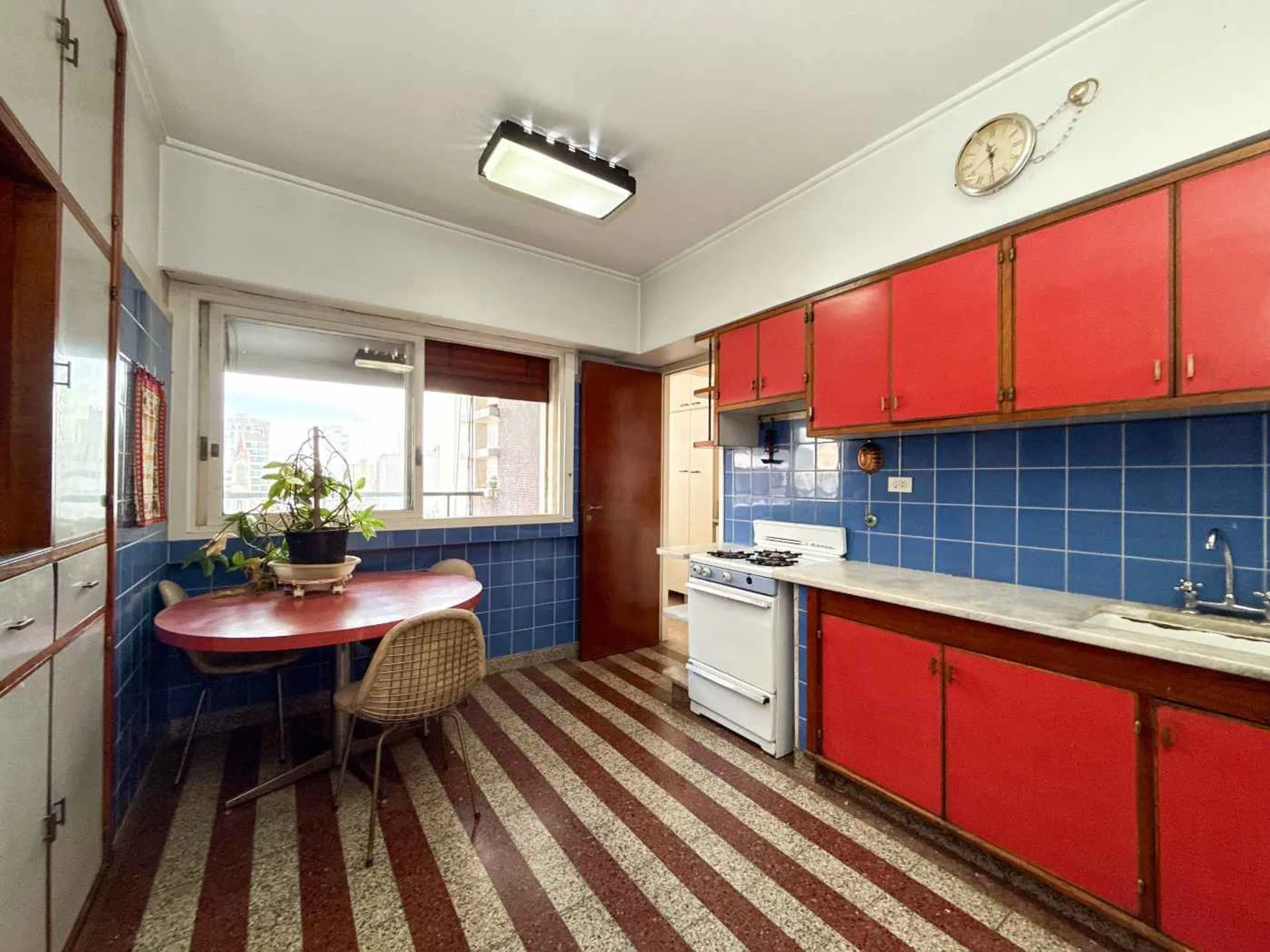 Departamento 3 dormitorios Venta La Plata Cochera foto 4