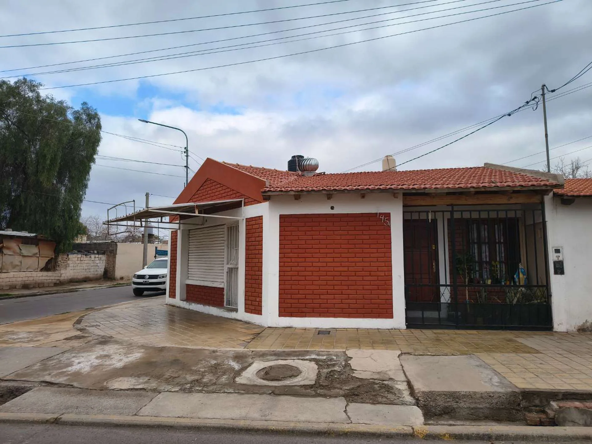 CASA MAS 2 DEPARTAMENTOS Y LOCAL. CAPITAL foto 3