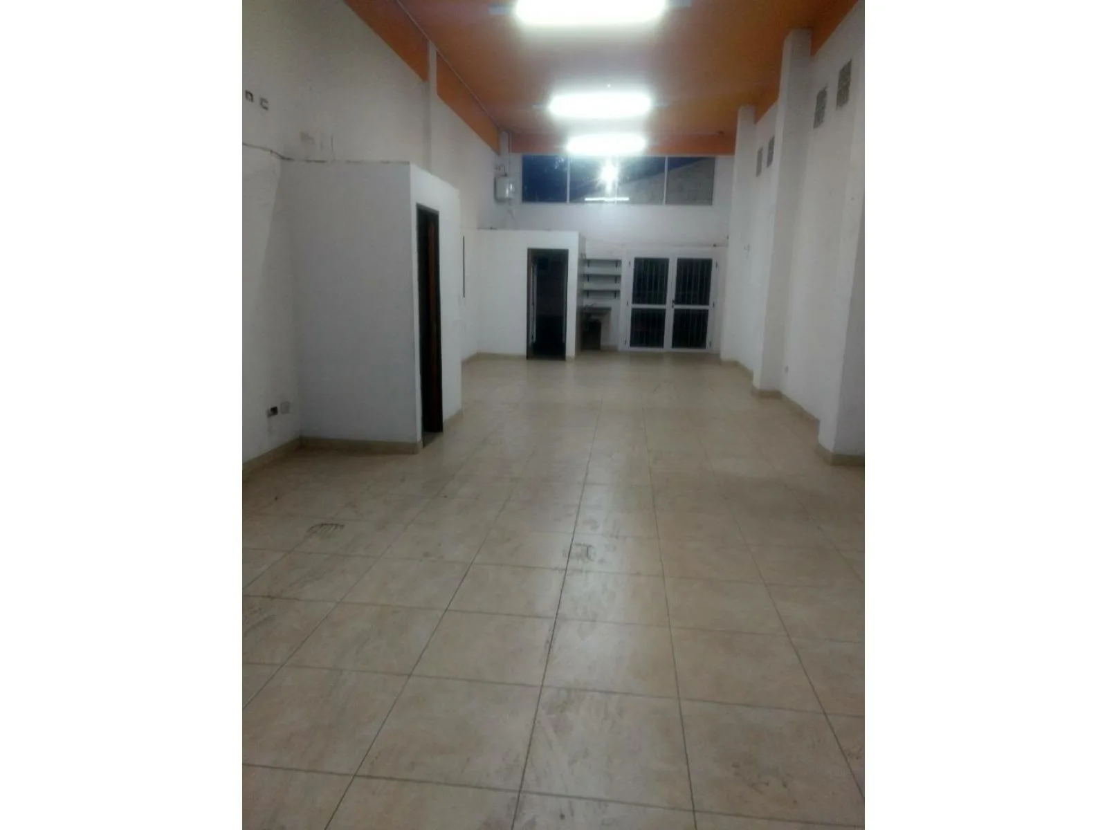 Venta Local Sobre Av. Don Bosco En Morón foto 2
