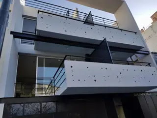 Hermoso Dpto de 2 Ambientes con terraza, muy moderno y super luminoso 3er piso por escalera foto 1