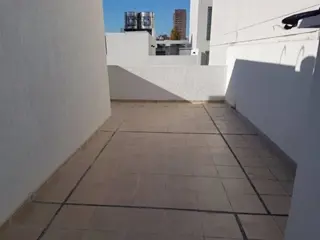 Hermoso Dpto de 2 Ambientes con terraza, muy moderno y super luminoso 3er piso por escalera foto 4