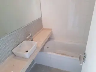 Hermoso Dpto de 2 Ambientes con terraza, muy moderno y super luminoso 3er piso por escalera foto 5