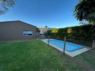 CASA EN VENTA EN EL CARMENCITO CON PILETA foto 1