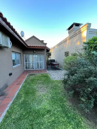 CASA EN VENTA EN EL CARMENCITO CON PILETA foto 4