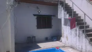 OPORTUNIDAD INVERSOR!! LOCAL MAS DOS DEPARTAMENTOS MAS TERRENO LIBRE foto 4