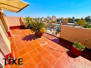 Oportunidad. Piso entero de 154 m², 5 ambientes, terraza propia y orientación norte. foto 1