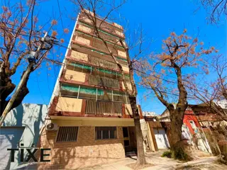 Oportunidad. Piso entero de 154 m², 5 ambientes, terraza propia y orientación norte. foto 2
