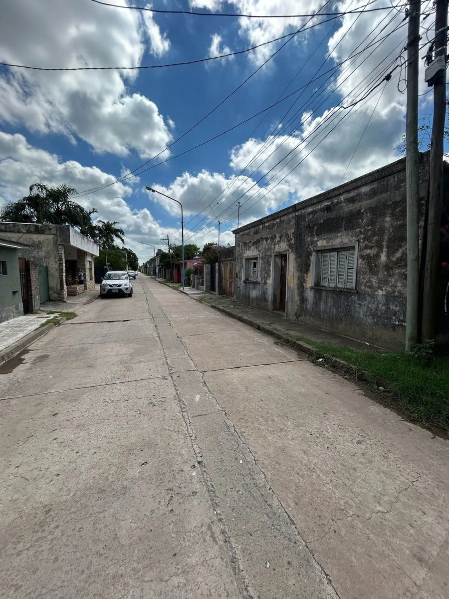 VENTA Terreno con edificación a demoler en Roldán foto 2
