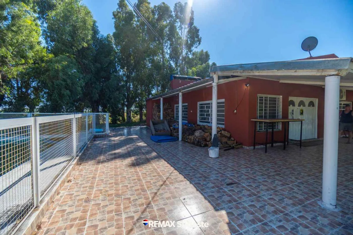 Venta quinta rural con doble vivienda y galpón foto 3