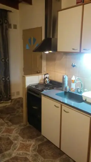 DEPARTAMENTO TIPO CASA 1ºPISO POR ESCALERA 2 AMBIENTES EN QUILMES OESTE. foto 2
