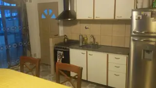DEPARTAMENTO TIPO CASA 1ºPISO POR ESCALERA 2 AMBIENTES EN QUILMES OESTE. foto 3