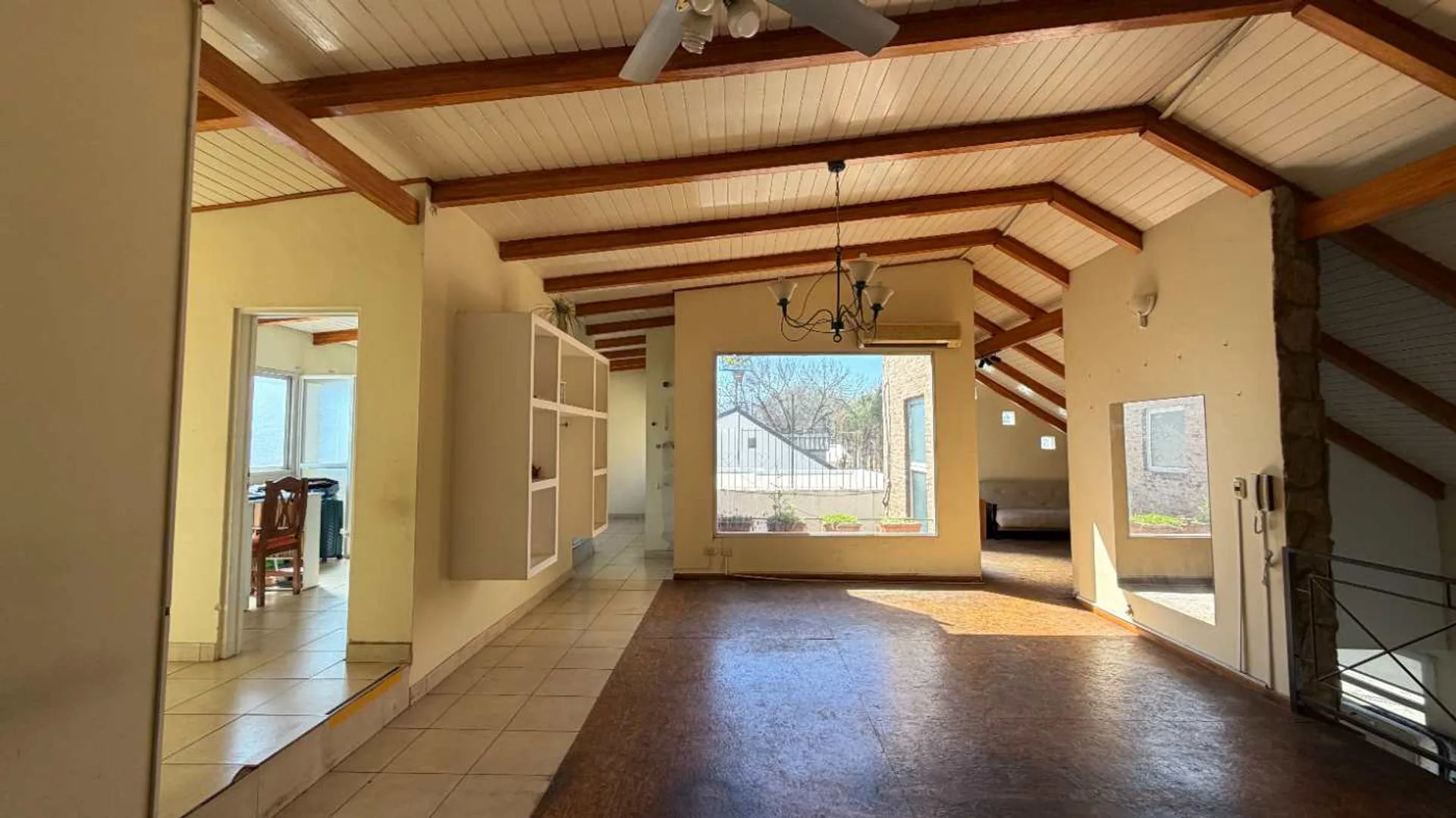 VENTA LOCAL EN FUNES