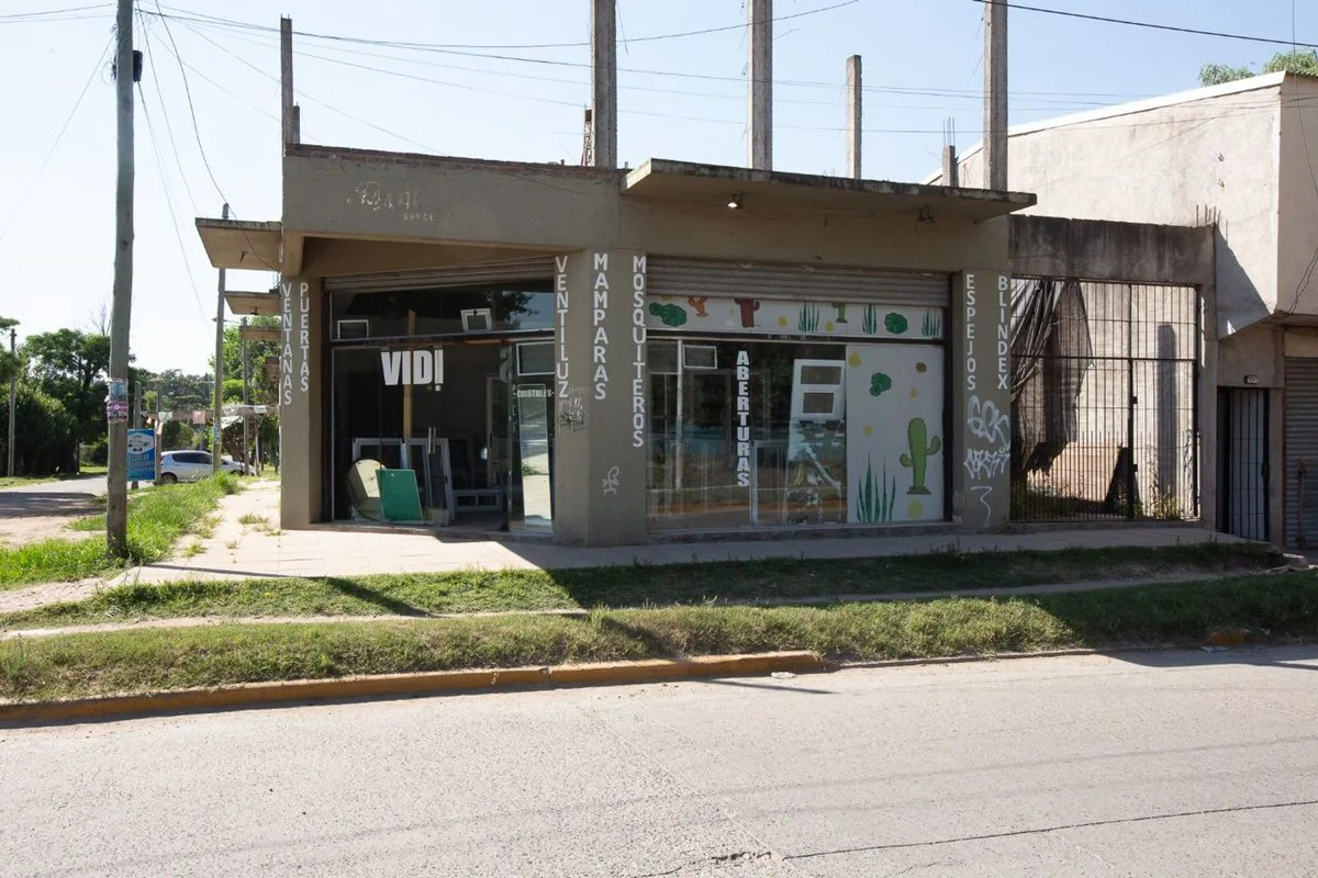 VENTA LOCAL COMERCIAL + GALPÓN, ZONA PONTEVEDRA foto 2