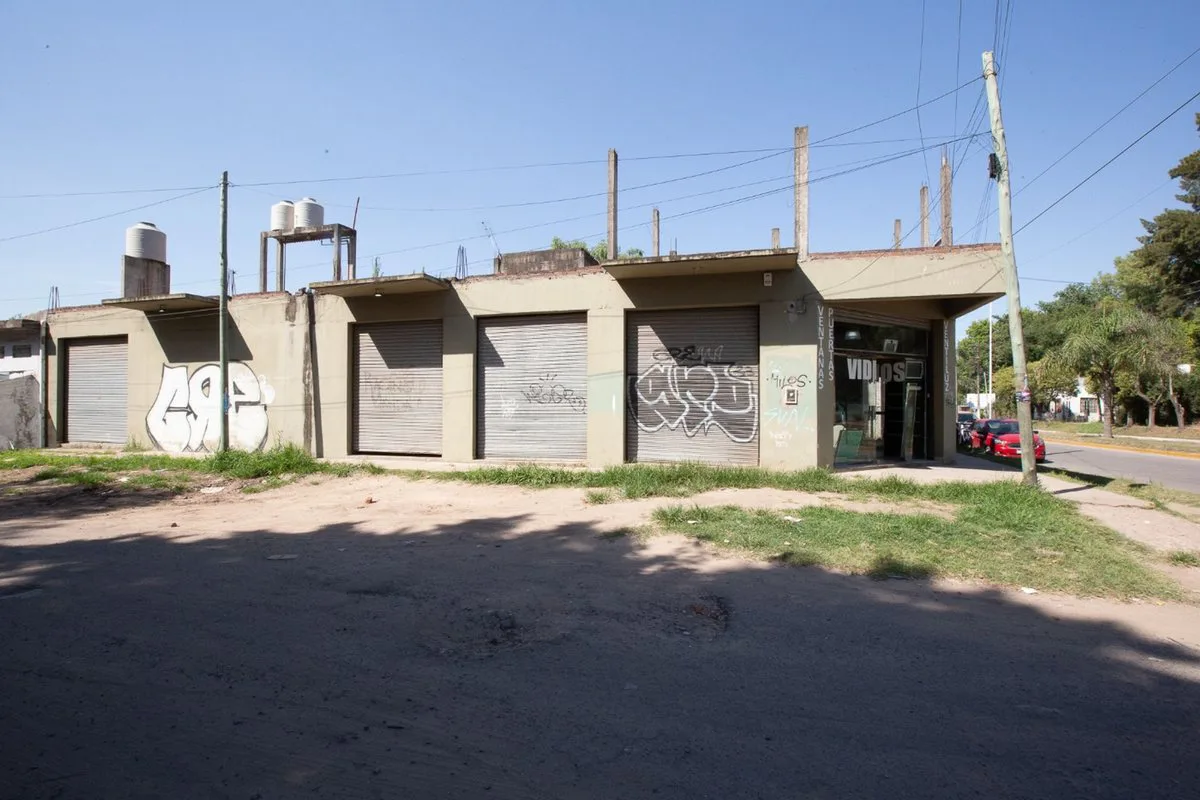 VENTA LOCAL COMERCIAL + GALPÓN, ZONA PONTEVEDRA foto 3