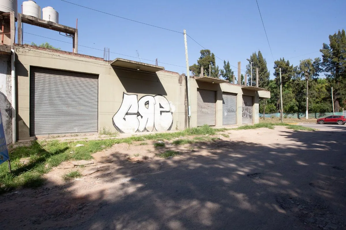 VENTA LOCAL COMERCIAL + GALPÓN, ZONA PONTEVEDRA foto 4