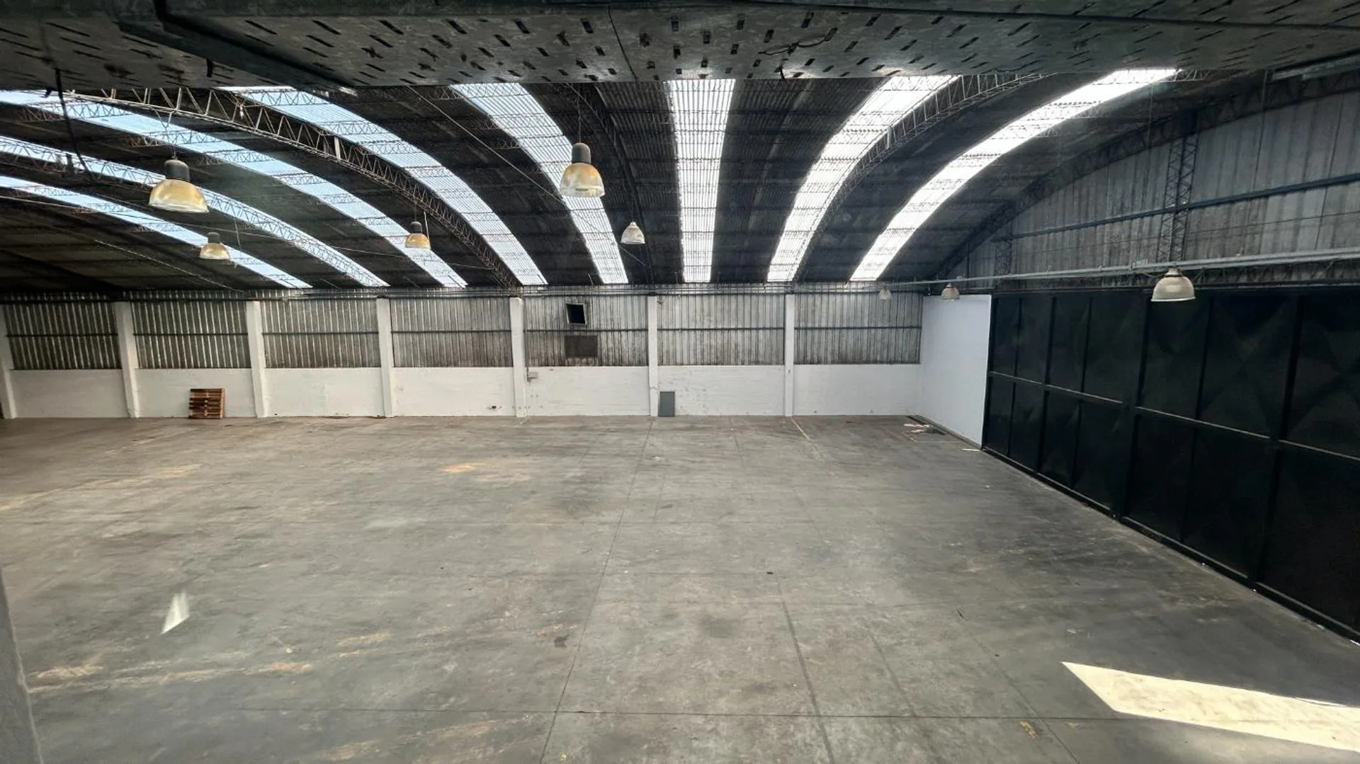 DEPÓSITO, GALPÓN, EN ALQUILER BURZACO, 1000M2 foto 2