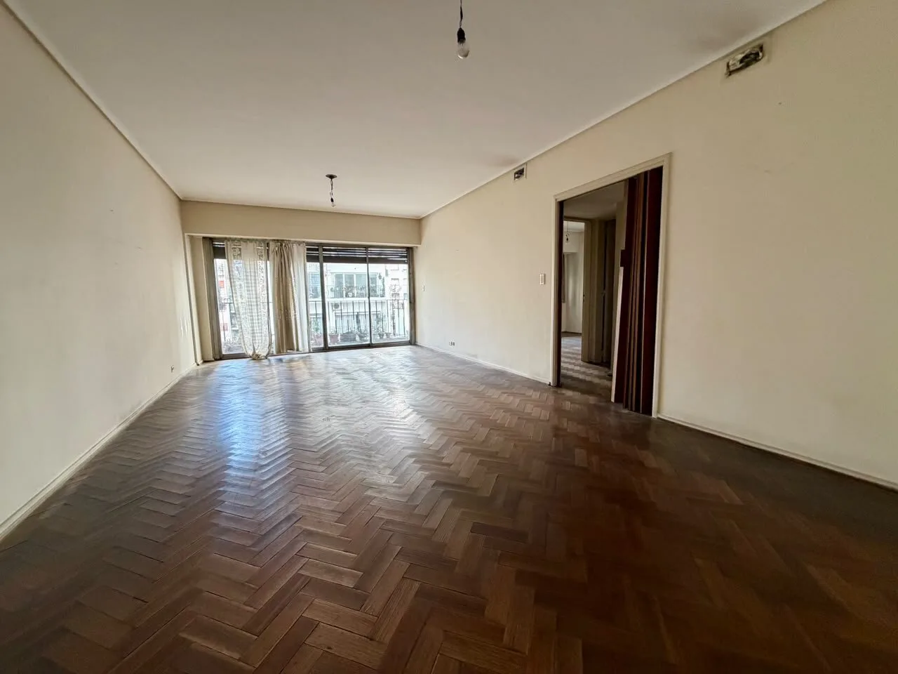4 AMBIENTES EN VENTA AMPLIO Y LUMINOSO CON COCHERA EN RECOLETA