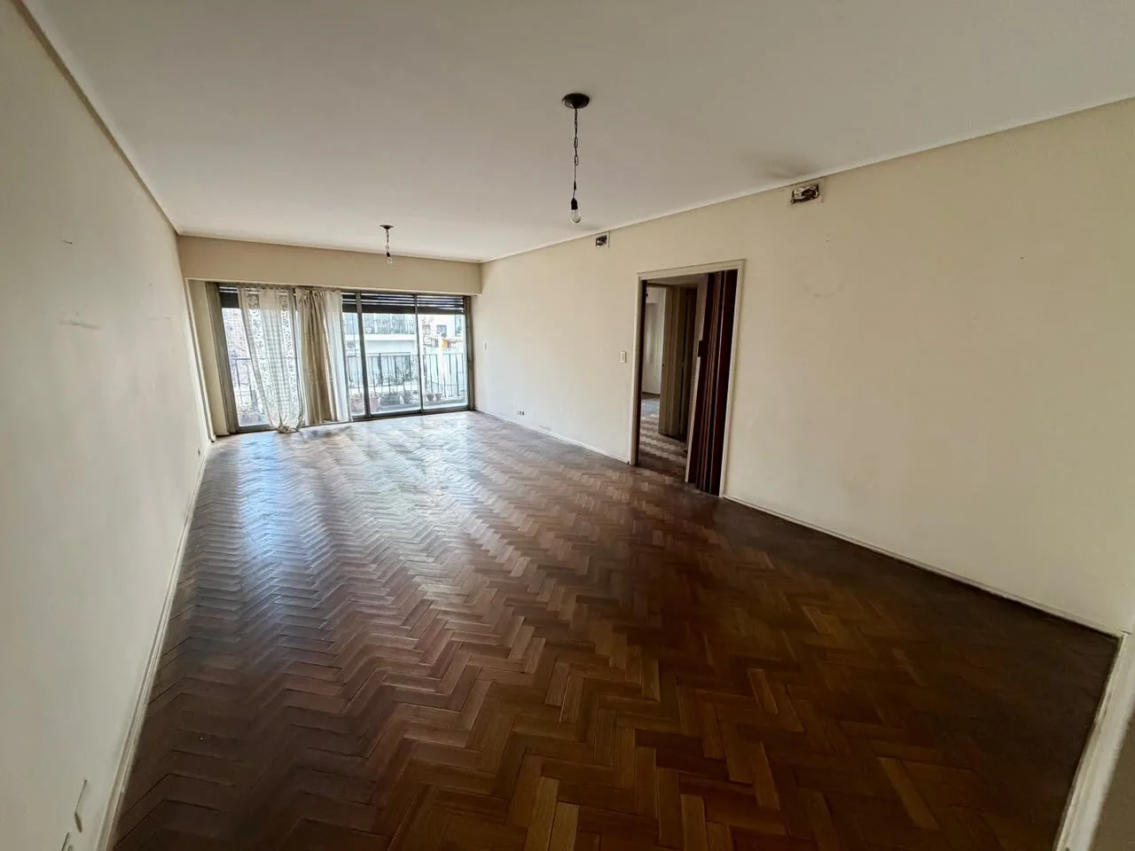 4 AMBIENTES EN VENTA AMPLIO Y LUMINOSO CON COCHERA EN RECOLETA foto 2