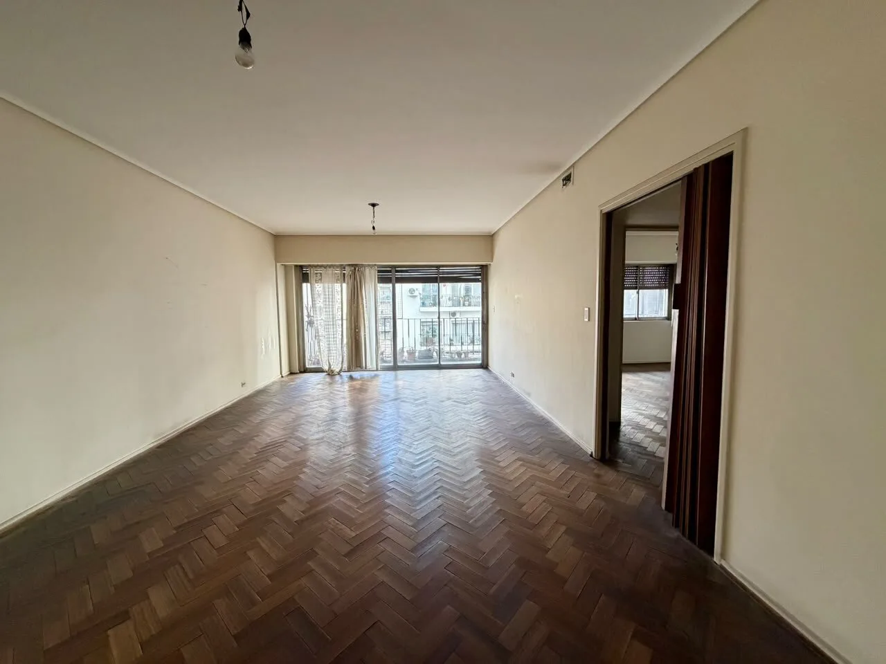 4 AMBIENTES EN VENTA AMPLIO Y LUMINOSO CON COCHERA EN RECOLETA foto 3
