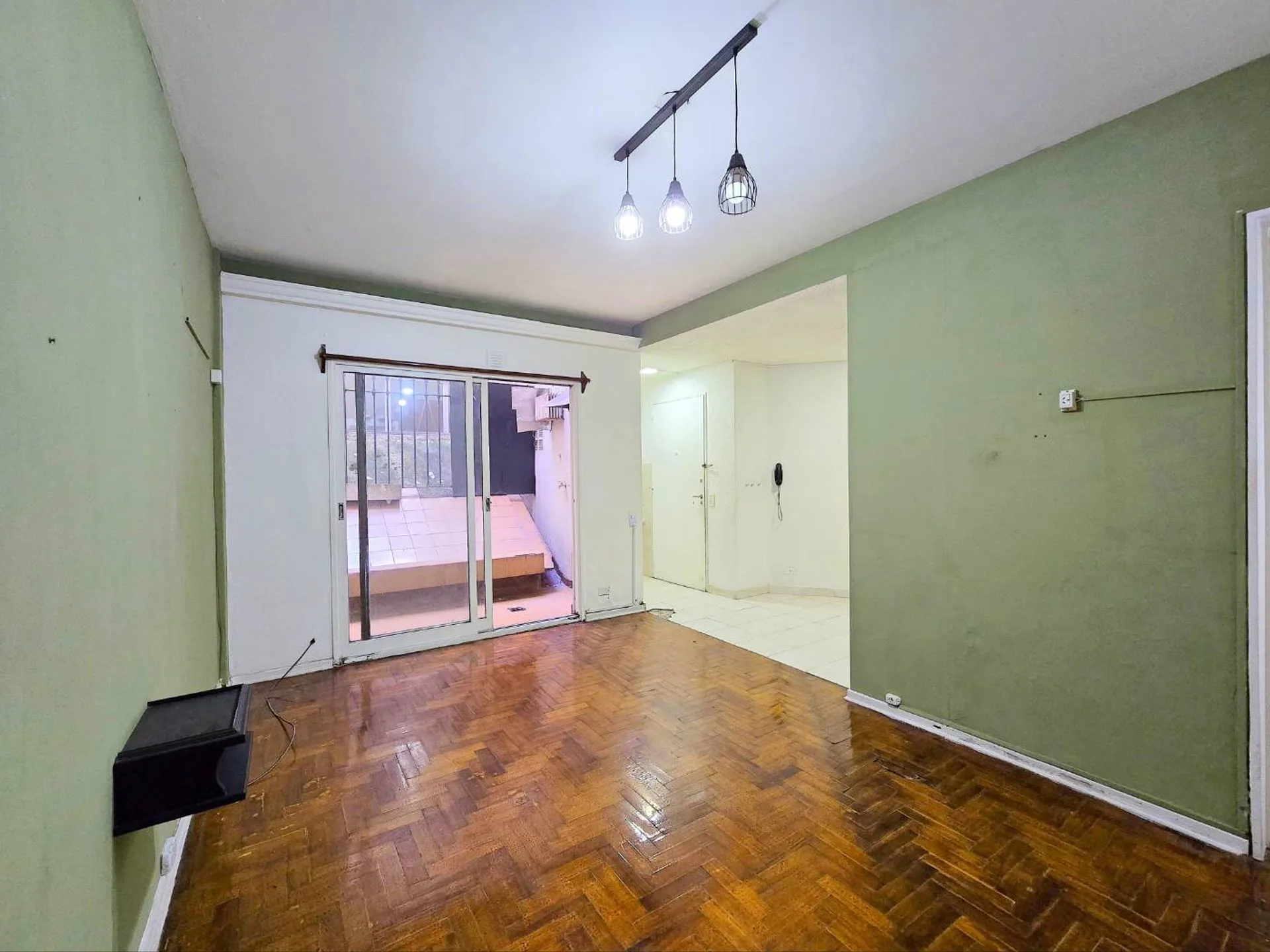VENTA MONOAMBIENTE CON PATIO EN MONTE CASTRO foto 4
