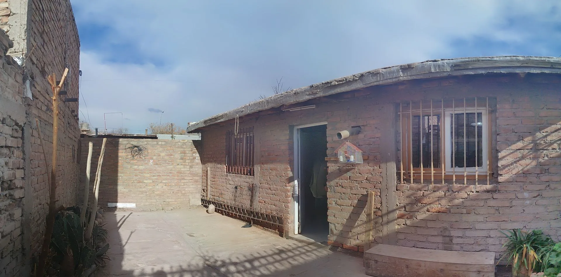 VENTA CASA INTERNA EN GODOY CRUZ A REFACCIONAR foto 2