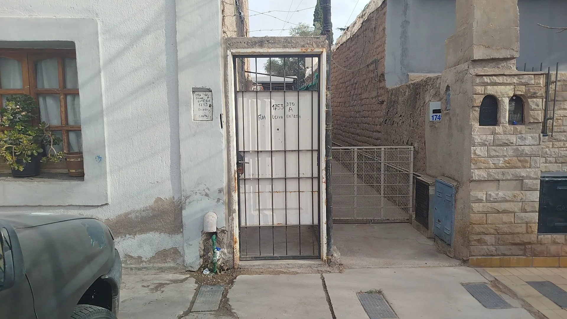 VENTA CASA INTERNA EN GODOY CRUZ A REFACCIONAR foto 3
