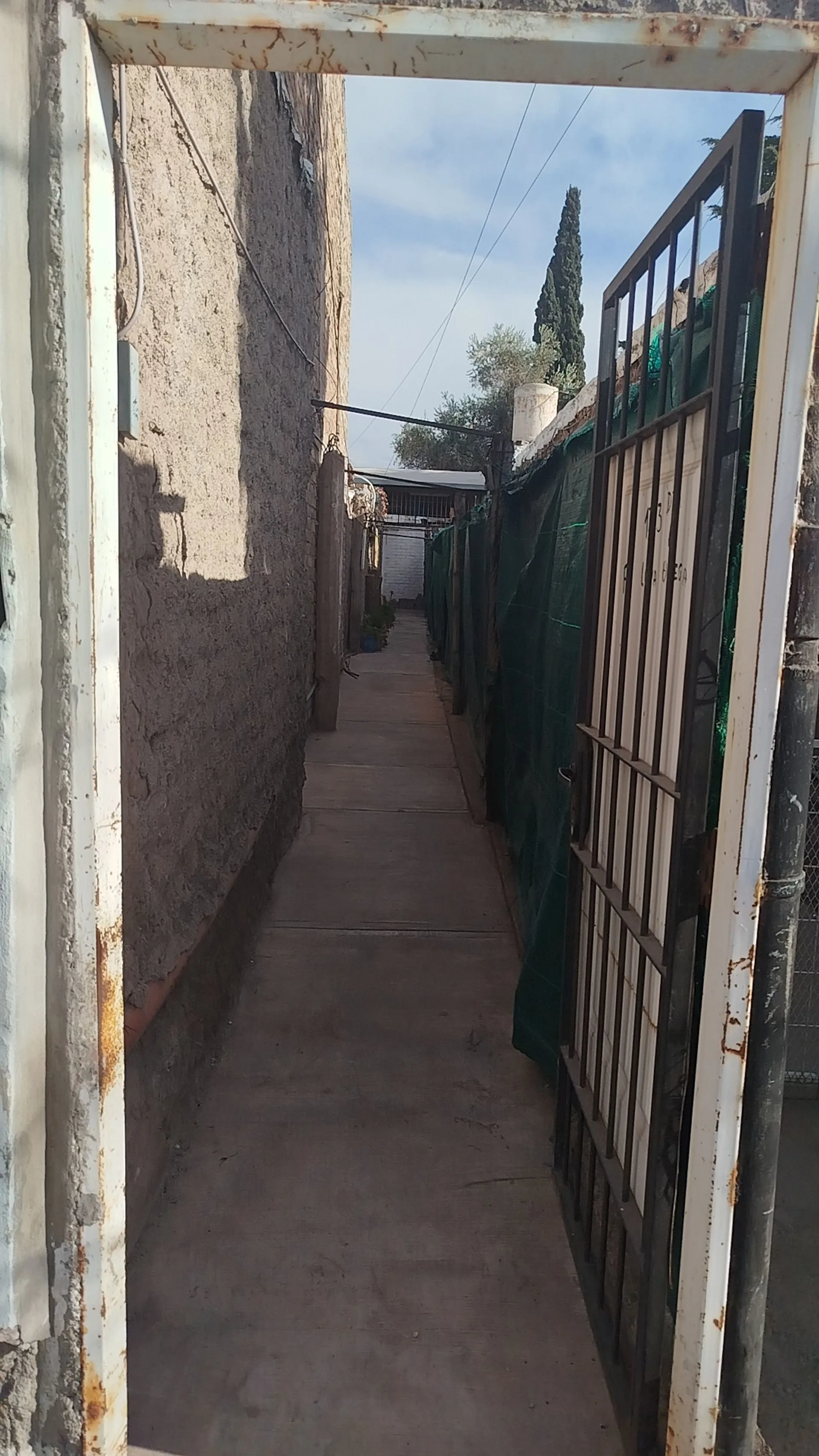 VENTA CASA INTERNA EN GODOY CRUZ A REFACCIONAR foto 4