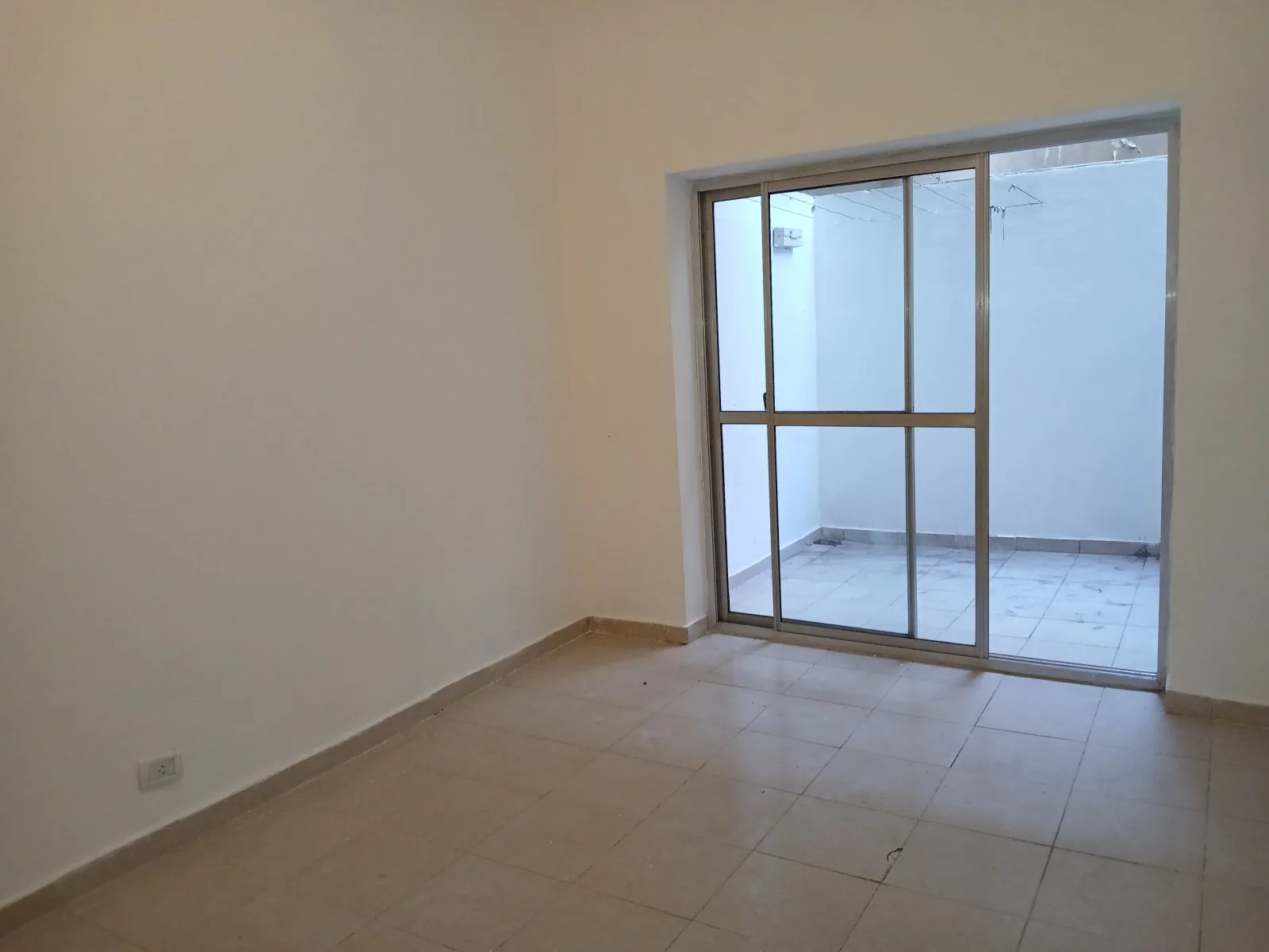 Departamento tipo casa. Dos ambientes y patio sin expensas. foto 4