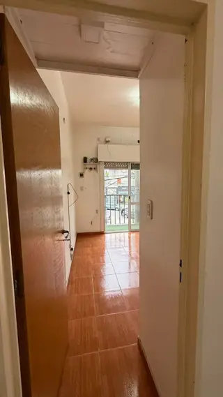 VENTA  DPTO DOS AMBIENTES SOBRE IMPORTANTE AVENIDA foto 1