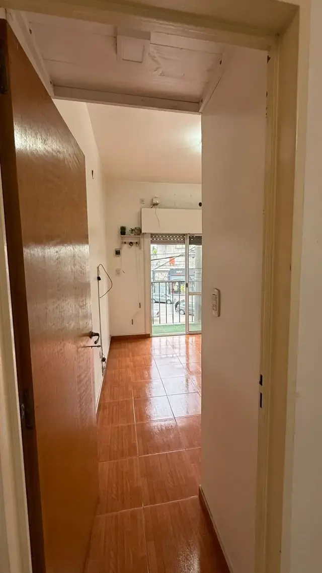 VENTA  DPTO DOS AMBIENTES SOBRE IMPORTANTE AVENIDA