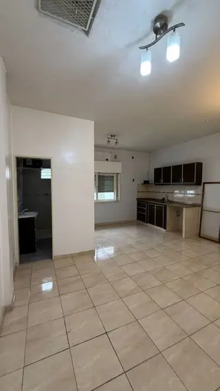 VENTA  DPTO DOS AMBIENTES SOBRE IMPORTANTE AVENIDA foto 3