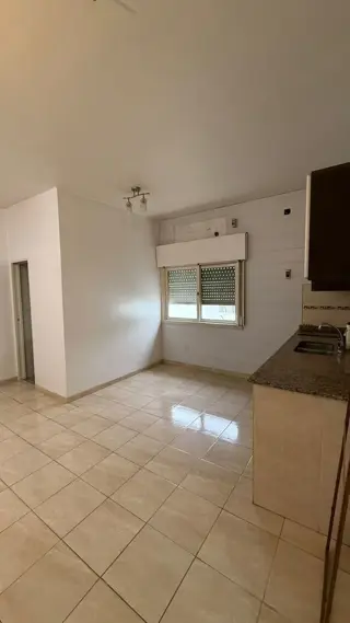 VENTA  DPTO DOS AMBIENTES SOBRE IMPORTANTE AVENIDA foto 4