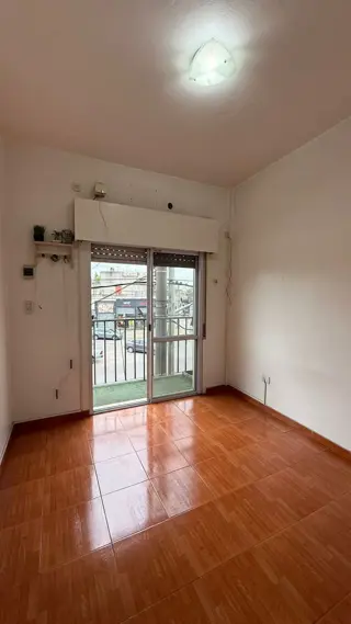 VENTA  DPTO DOS AMBIENTES SOBRE IMPORTANTE AVENIDA foto 5