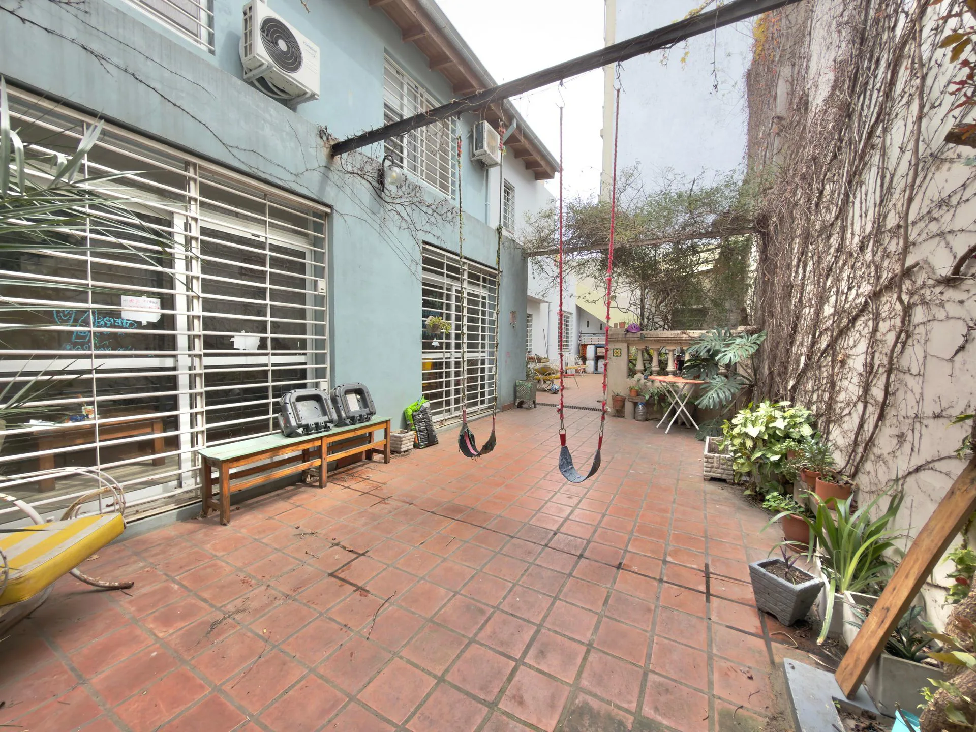 VENTA PH 4 AMBIENTES CON JARDÍN, PATIO Y TERRAZA foto 2